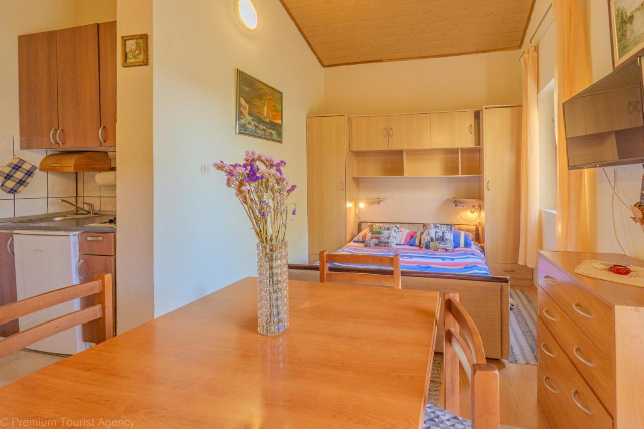 Zdenko Appartement Metajna Buitenkant foto